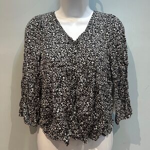 Universal Thread Dark Grey and White Floral Blouse XSmall